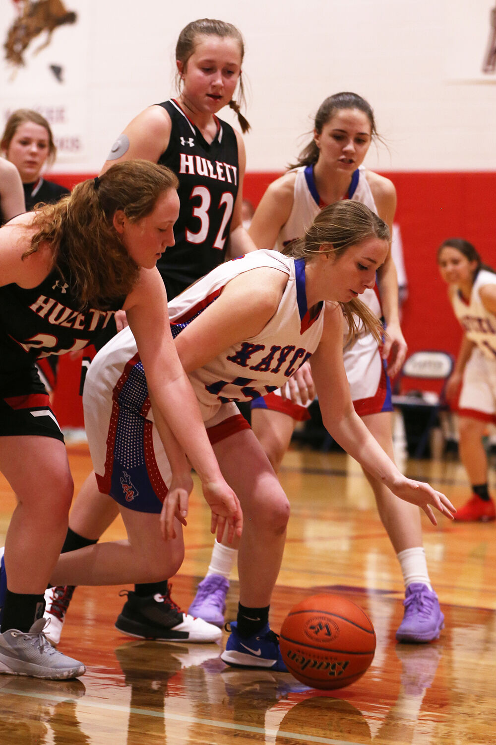 Madison Gosney to recover the ball for Kaycee and return it to a teammate